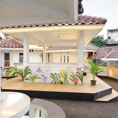 Hotel Reddoorz Syariah Near Taman Air Mancur Bogor Exterior foto