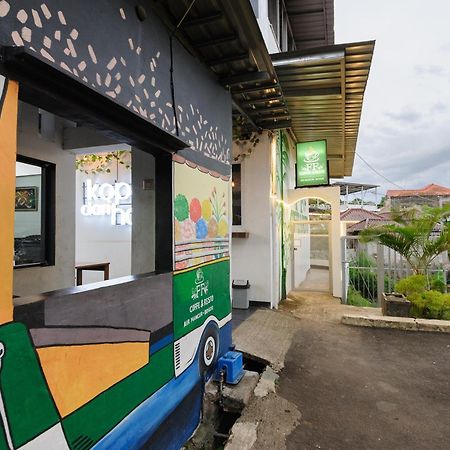 Hotel Reddoorz Syariah Near Taman Air Mancur Bogor Exterior foto