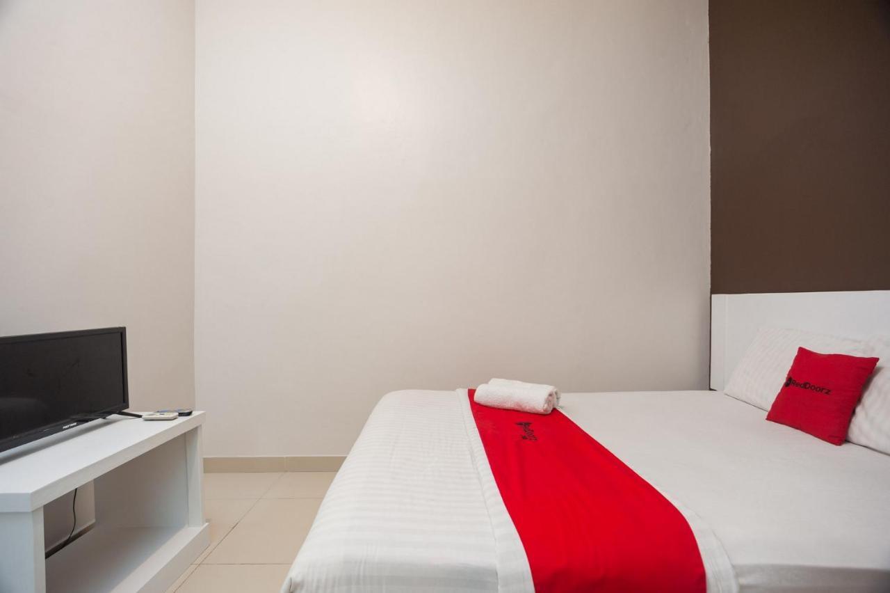 Hotel Reddoorz Syariah Near Taman Air Mancur Bogor Exterior foto