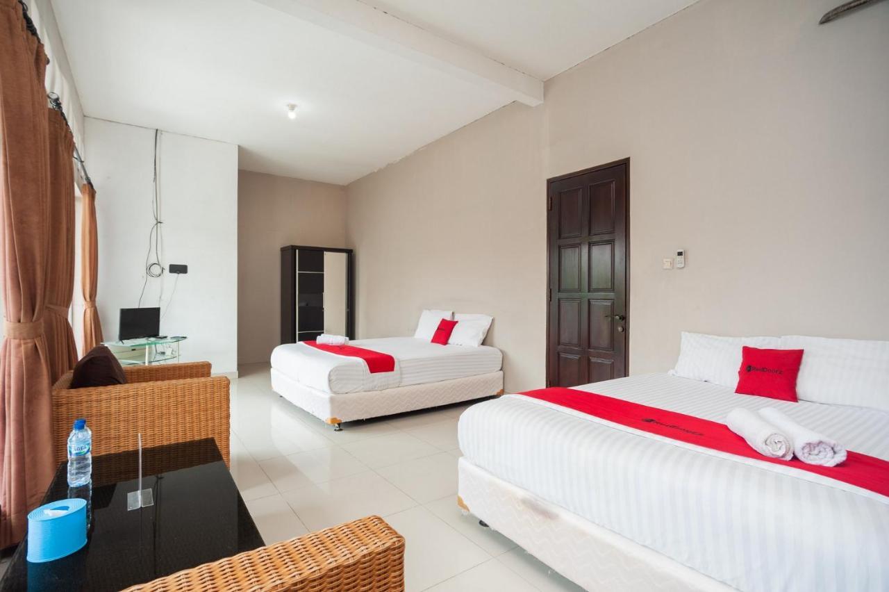 Hotel Reddoorz Syariah Near Taman Air Mancur Bogor Exterior foto