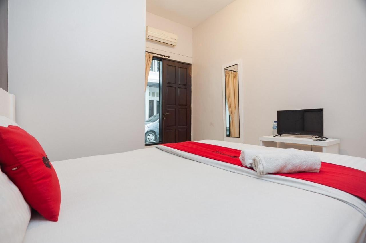 Hotel Reddoorz Syariah Near Taman Air Mancur Bogor Exterior foto